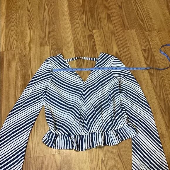 Women’s blouse size medium brand Express long sleeve - Picture 5 of 8